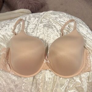 Victoria’s Secret body with lace Nude Bra 40D